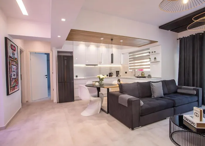 Rhodes Diamond Luxury Flat In The Heart Of Town