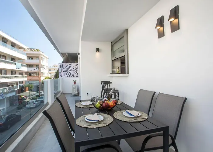 Rhodes Diamond Luxury Flat In The Heart Of Town
