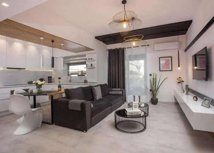 Rhodes Diamond Luxury Flat In The Heart Of Town