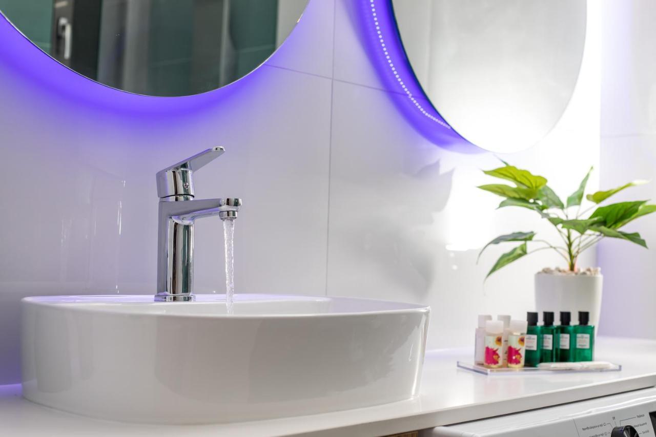 Rhodes Diamond Luxury Flat In The Heart Of Town