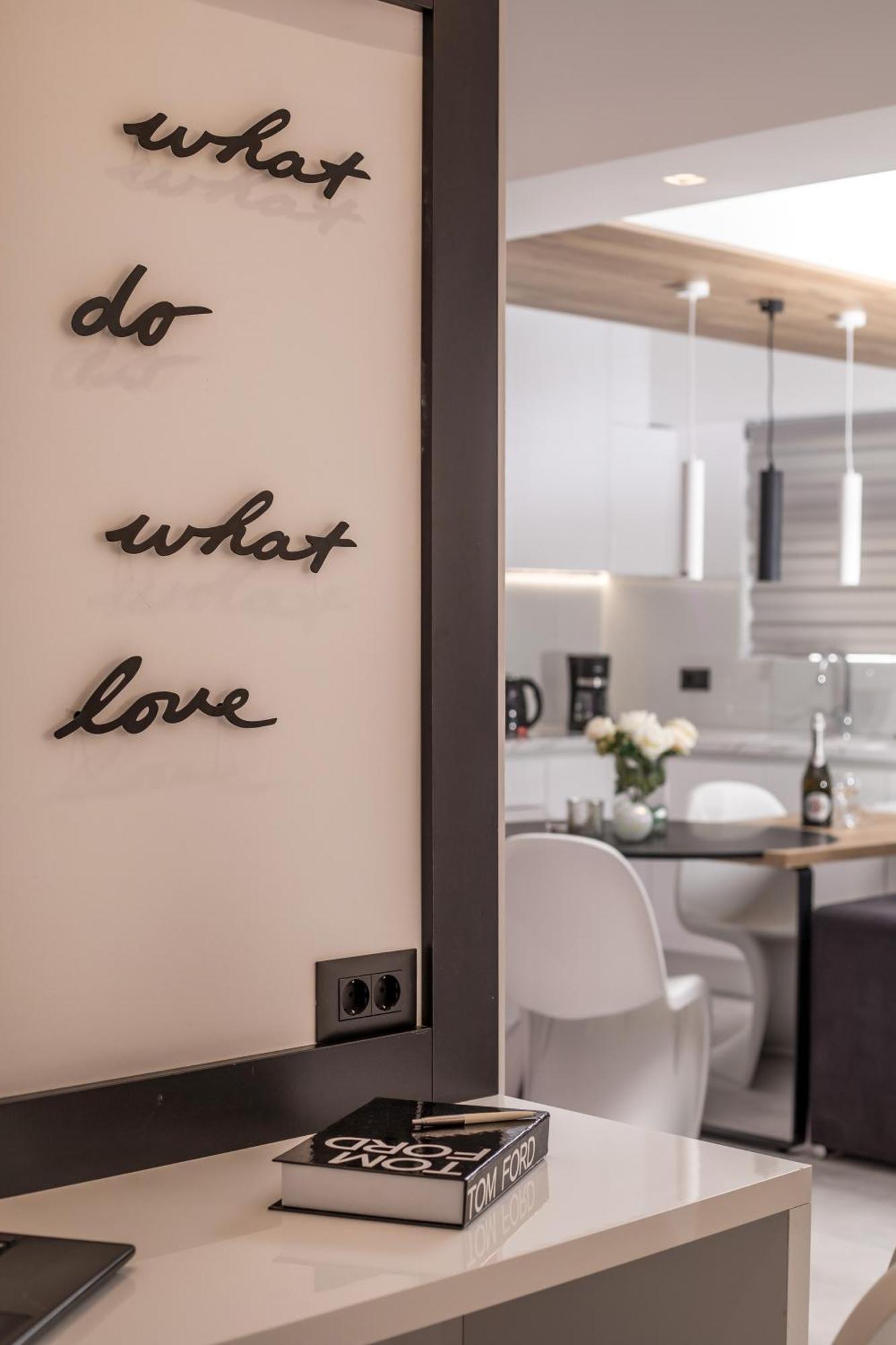 Rhodes Diamond Luxury Flat In The Heart Of Town *